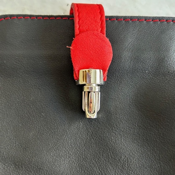 Primo Sacchi Women's black and red leather crossbody bag, adjustable strap - Picture 7 of 9